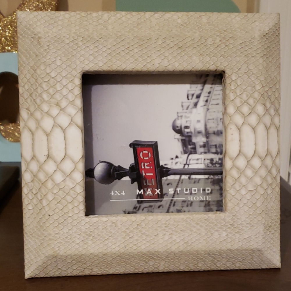 4x4 picture frame
